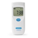 Portable thermistor thermometer with replaceable probe